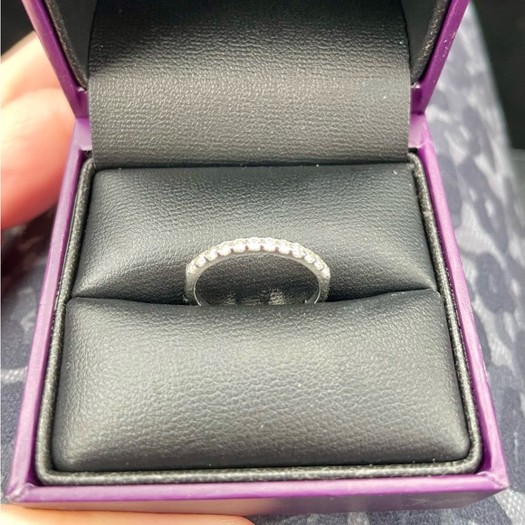NEW NEVER WORN! Women’s Diamond Pave’ Wedding Band - Picture 6 of 8